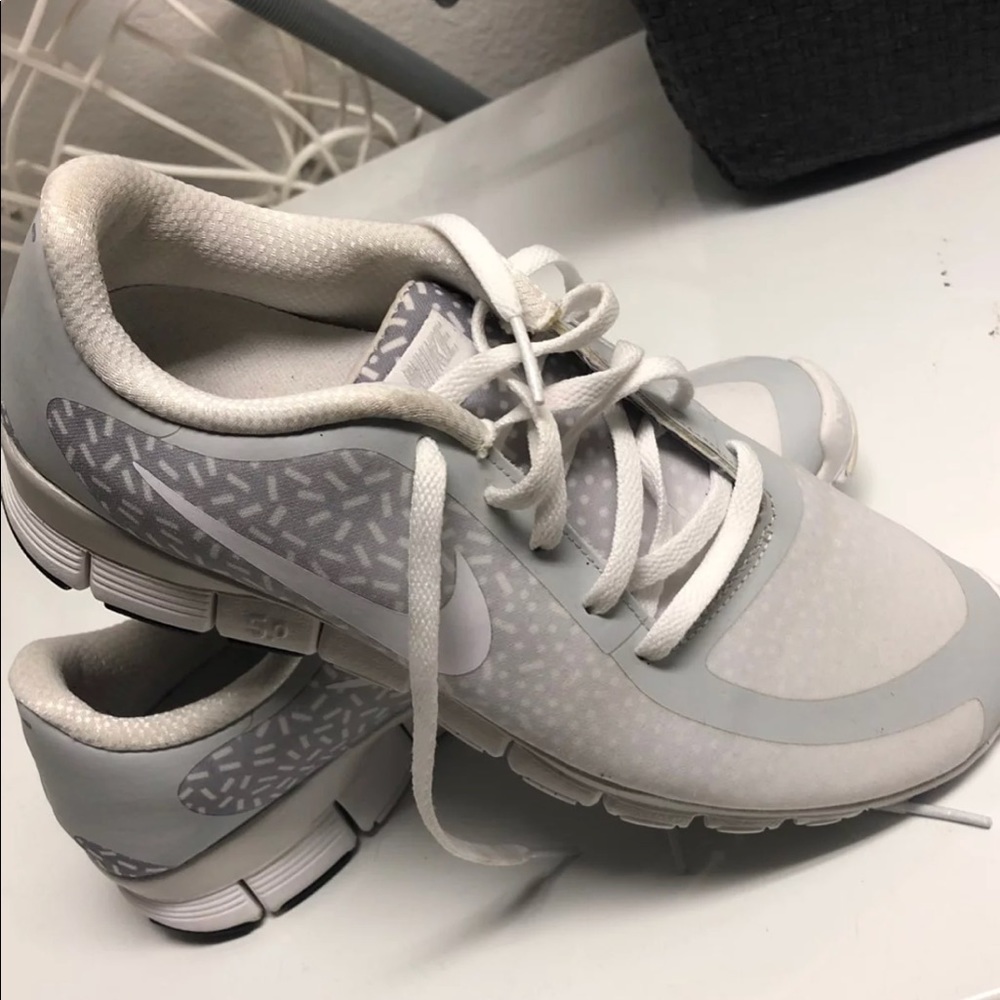 Nike 5.0 size 9